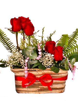 Ankara Eryaman çiçek yolla dükkanımızdan sepet içerisinde sevgi çiçekleri Ankara çiçek gönder firması şahane ürünümüz