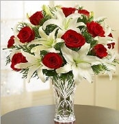 Ankara Eryaman çiçekçi den 12 adet kırmızı gül 4 dal kazablanka vazosu Ankara çiçek satışı